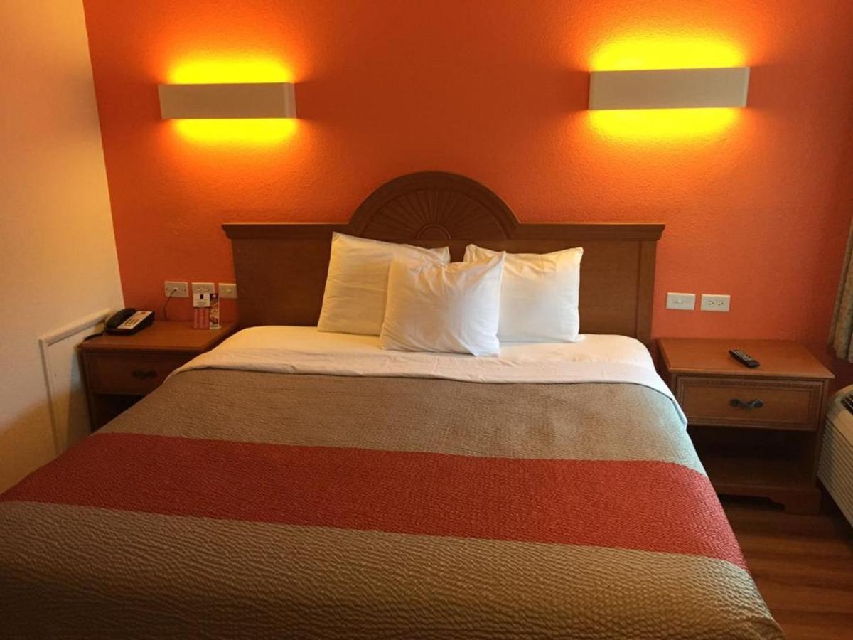Fairbridge Inn Express North Lima ภายนอก รูปภาพ